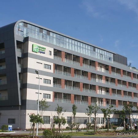 Holiday Inn Express Shanghai Nanhuizui Exterior foto